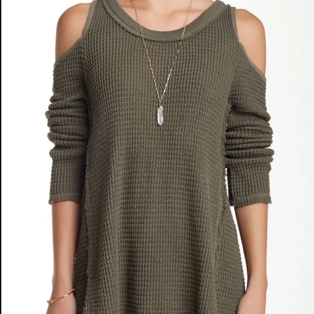 FREE PEOPLE | Sweater Cold Shoulder - Picture 1 of 4
